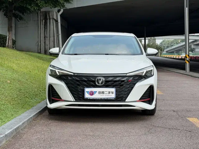 Changan Eado — Фото автомобиля 2