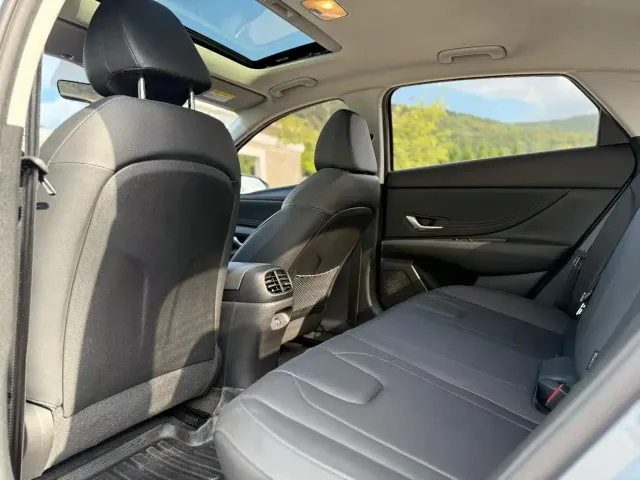 Hyundai Elantra — Фото автомобиля 6