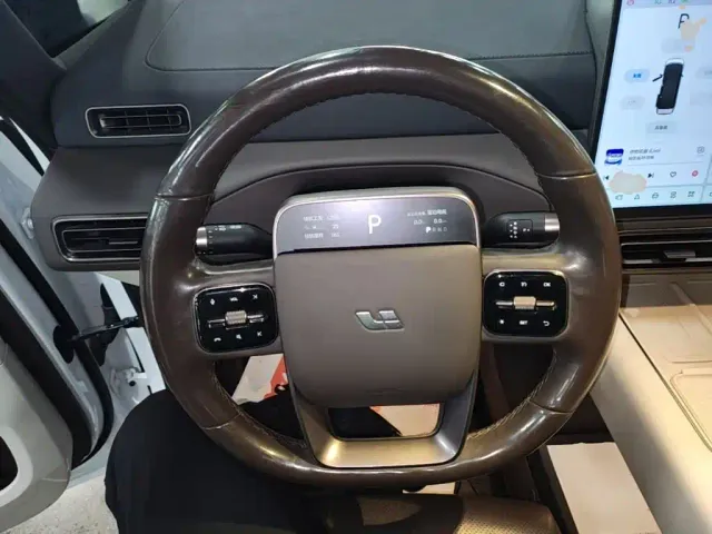 Li Auto MEGA — Фото автомобиля 10