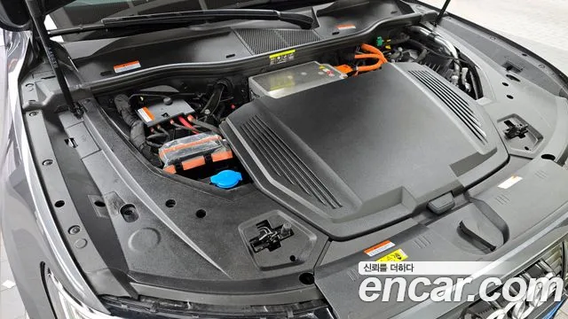 Audi e-tron — Фото автомобиля 6