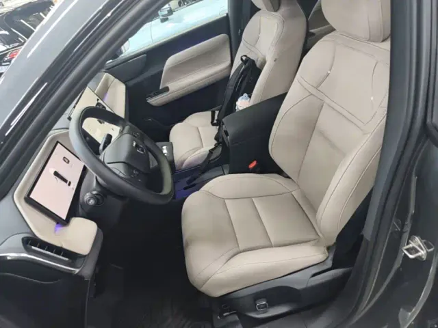 Volvo Volvo XC70 Plug-in Hybrid 2025 Standard — Фото автомобиля 14