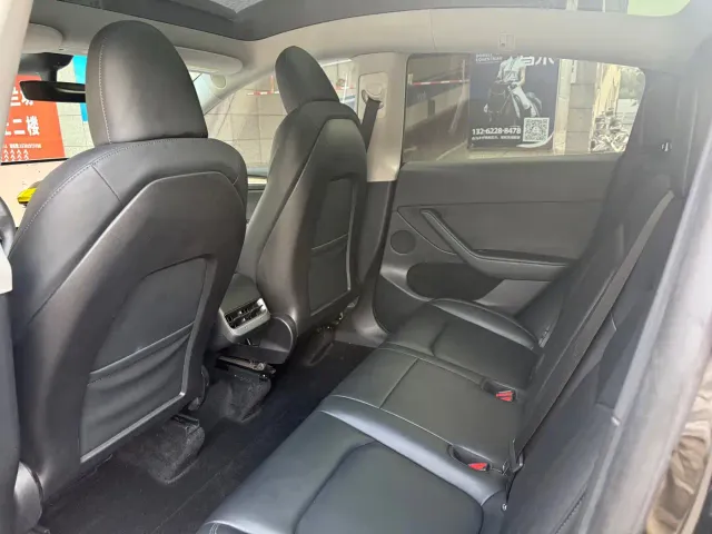 Tesla Model Y — Фото автомобиля 5