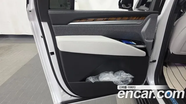 Cadillac Escalade Generation 5 — Фото автомобиля 25