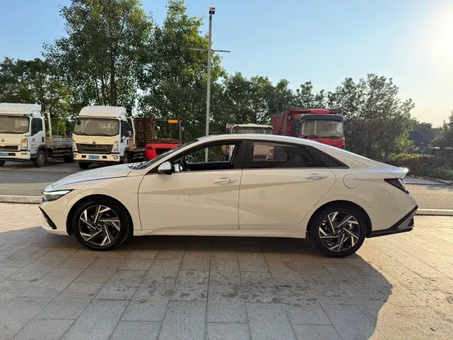 Hyundai Elantra — Фото автомобиля 4