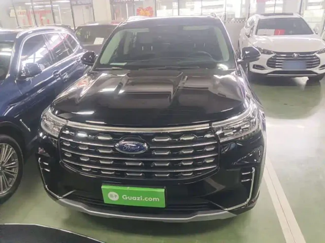 Ford Explorer — Фото автомобиля 2