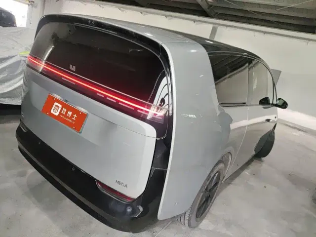 Li Auto MEGA — Фото автомобиля 3