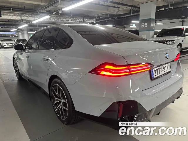 BMW 5-Series — Фото автомобиля 4