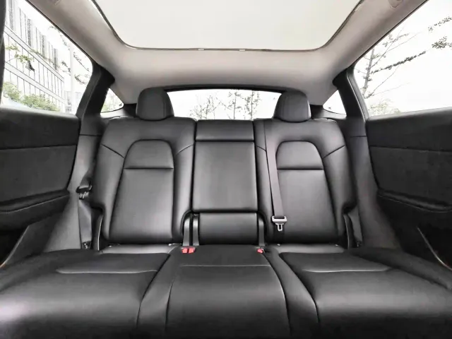 Tesla Model Y — Фото автомобиля 11
