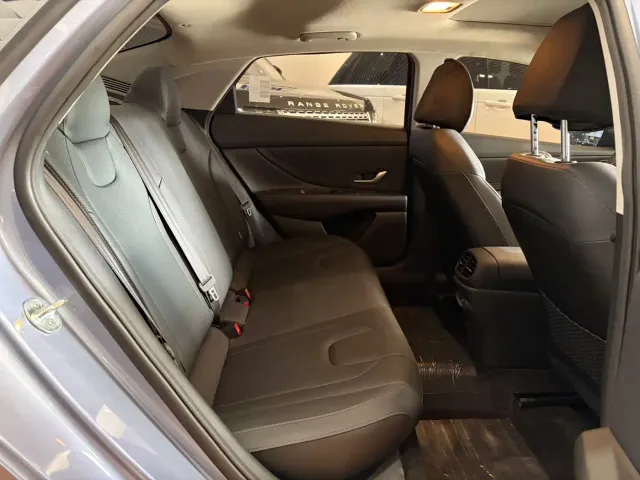 Hyundai Elantra — Фото автомобиля 10