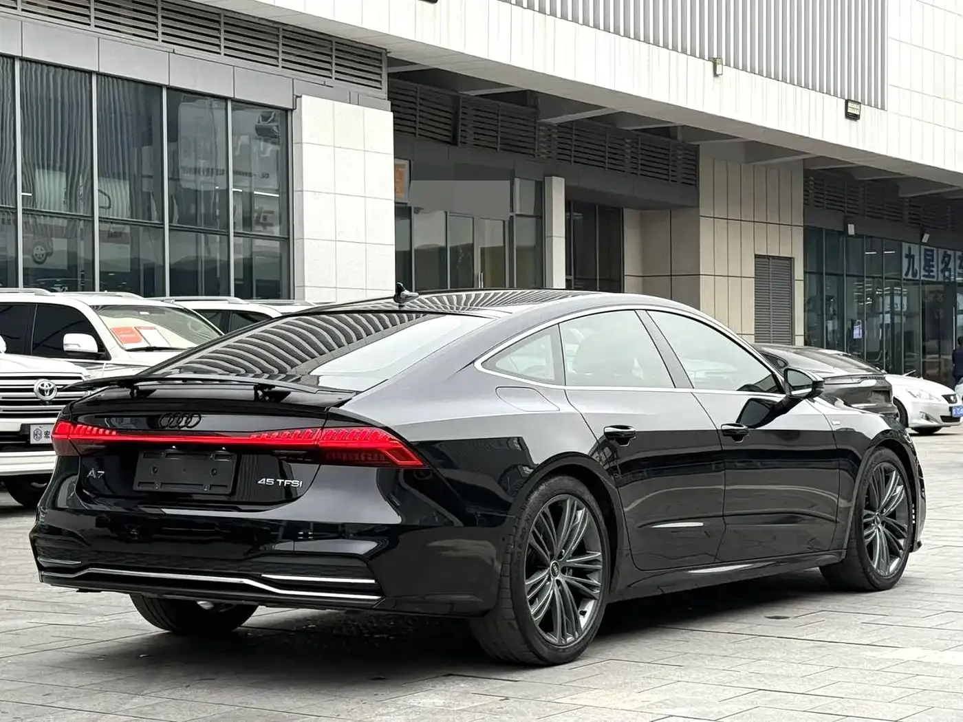 Audi Audi A7 2023 Model 45 TFSI Premium Selection Edition — Фото автомобиля 7