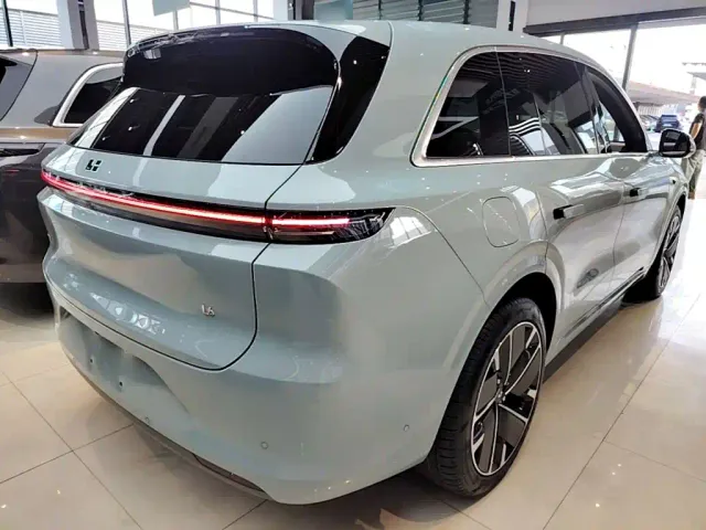 Li Auto L6 — Фото автомобиля 6