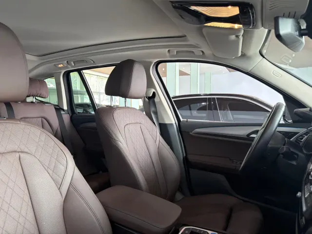 BMW iX3 — Фото автомобиля 14