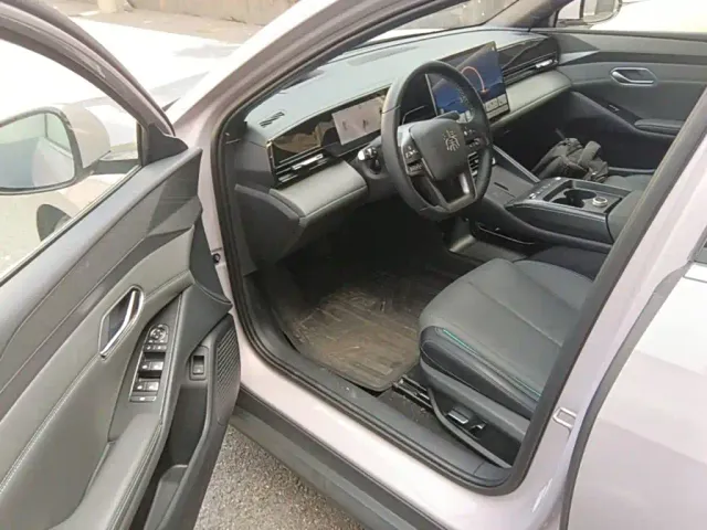 BYD Qin L — Фото автомобиля 15