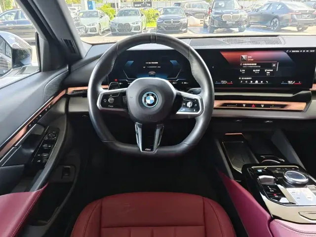 BMW i5 — Фото автомобиля 12