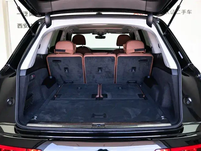 Audi Q7 — Фото автомобиля 9