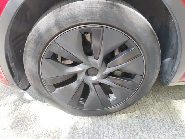 Tesla Model Y — Фото автомобиля 22