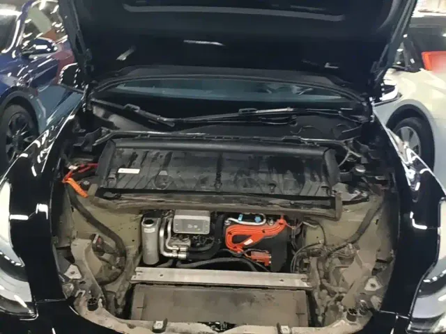 Tesla Model Y — Фото автомобиля 19