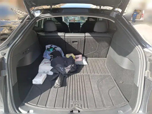 Tesla Model Y — Фото автомобиля 15