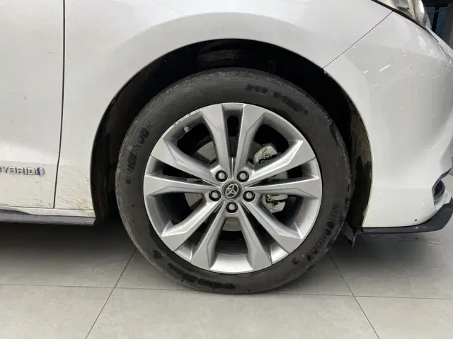 Toyota Sienna — Фото автомобиля 7