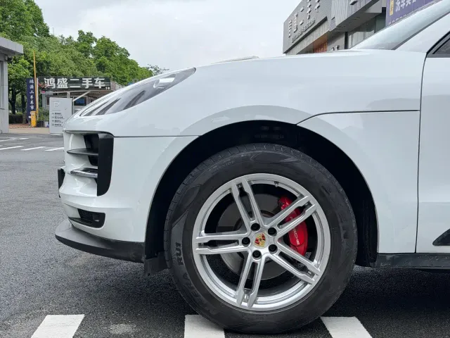 Porsche Macan — Фото автомобиля 10