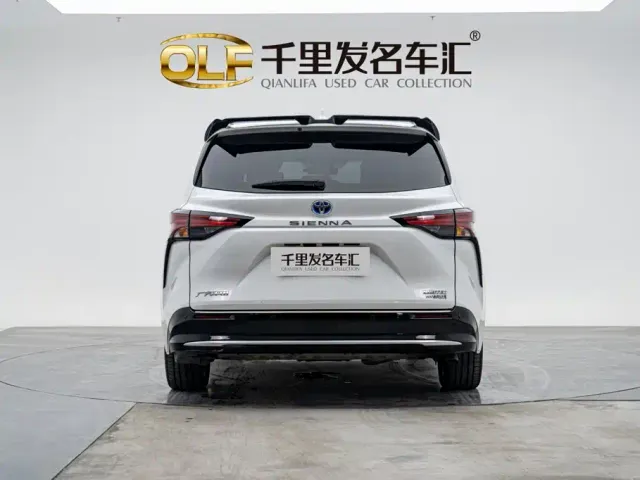 Toyota Sienna — Фото автомобиля 2