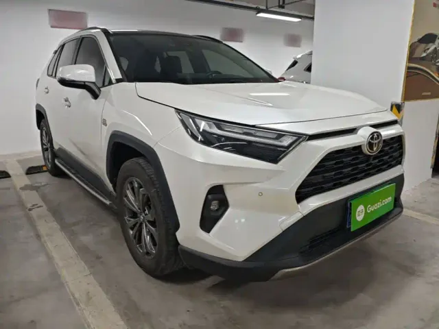 Toyota RAV4 — Фото автомобиля 3