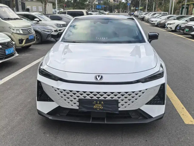 Changan UNI-V — Фото автомобиля 2