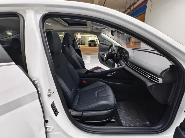 Hyundai Elantra — Фото автомобиля 20