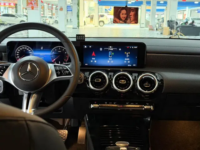 Mercedes-Benz A-Class — Фото автомобиля 14