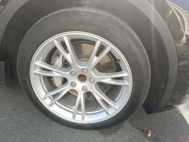 Tesla Model Y — Фото автомобиля 26