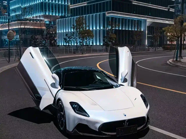 Фотография автомобиля — Maserati MC20