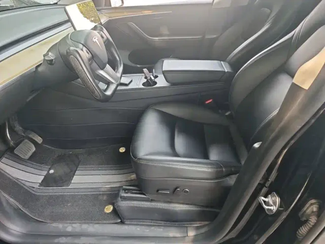 Tesla Model Y — Фото автомобиля 14