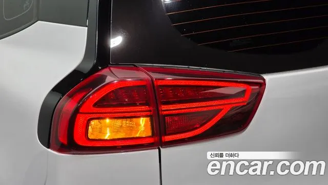 Kia Niro — Фото автомобиля 23