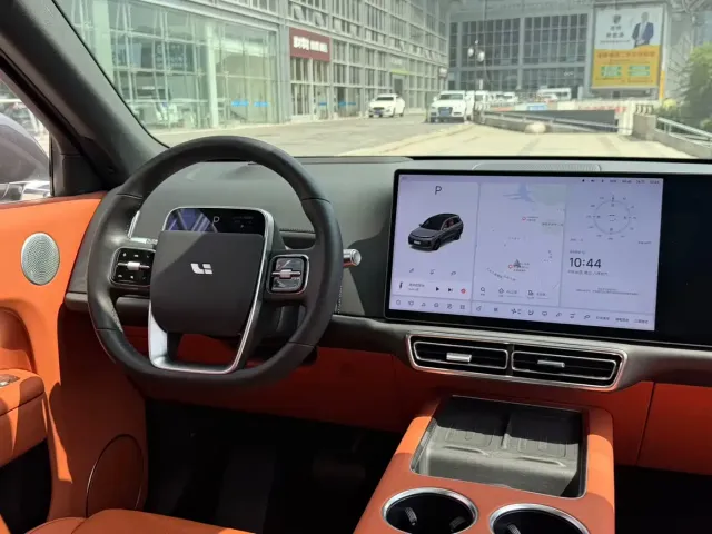 Li Auto Li L8 2024 Pro — Фото автомобиля 9