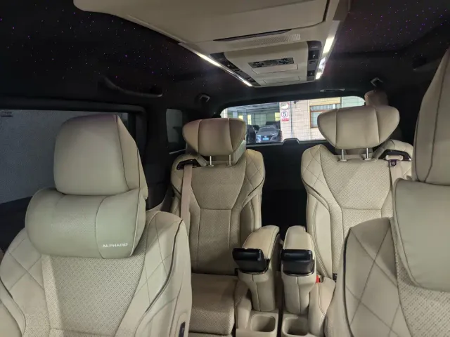 Toyota Alphard — Фото автомобиля 9