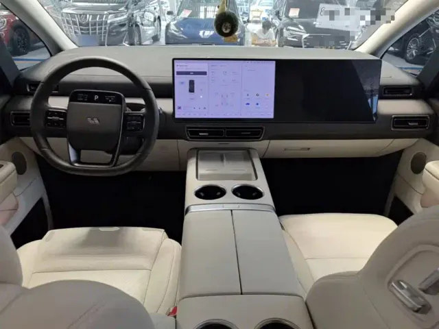 Li Auto MEGA — Фото автомобиля 9