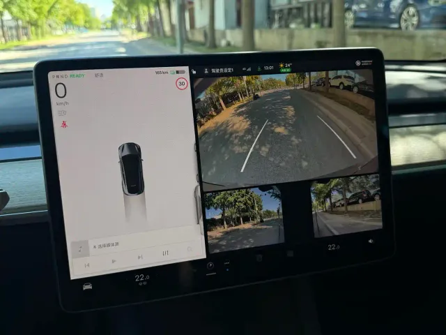 Tesla Model Y — Фото автомобиля 14
