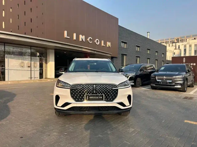 Lincoln Aviator — Фото автомобиля 3