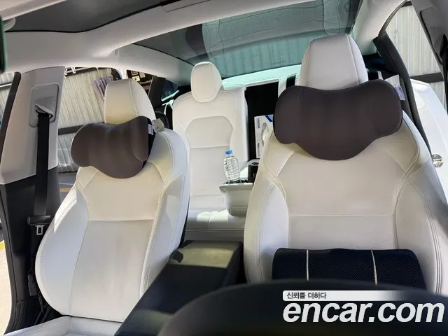 Tesla Model 3 — Фото автомобиля 10