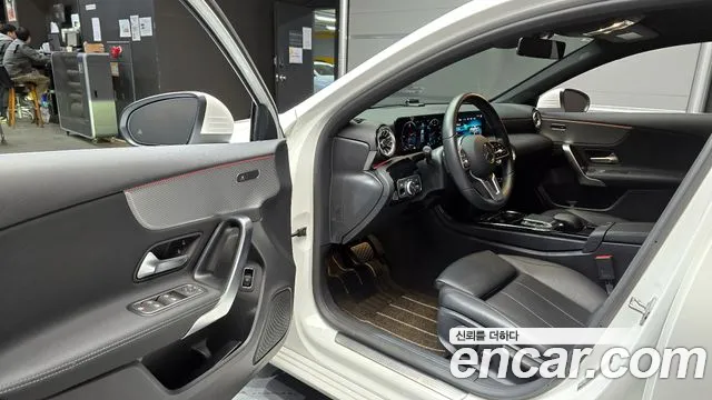 Mercedes-Benz A-Class — Фото автомобиля 11