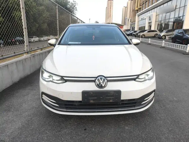 Volkswagen Golf — Фото автомобиля 2
