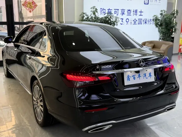 Mercedes-Benz E-Class — Фото автомобиля 8