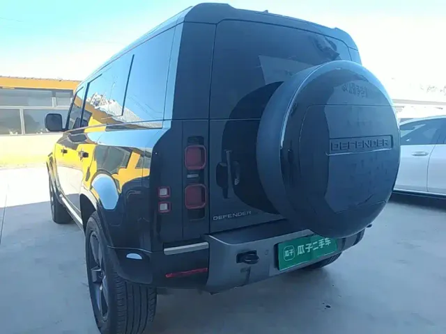 Land Rover Defender — Фото автомобиля 4