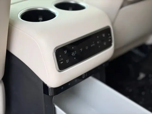 Li Auto MEGA — Фото автомобиля 8