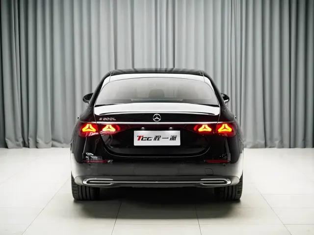 Mercedes-Benz E-Class — Фото автомобиля 10
