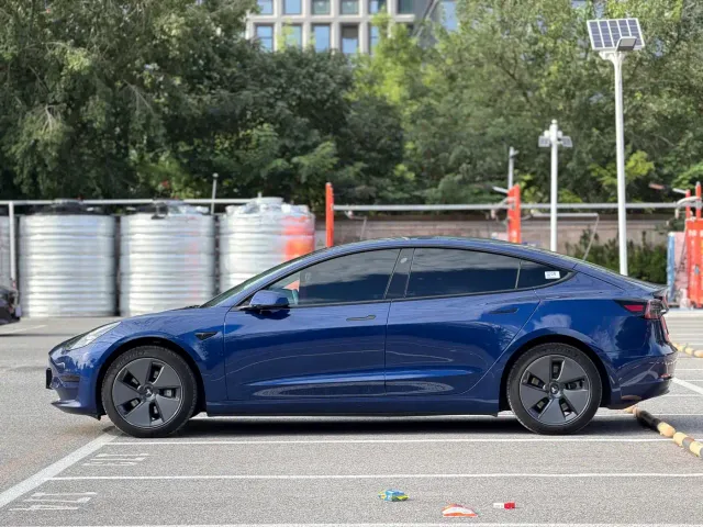 Tesla Model 3 — Фото автомобиля 4