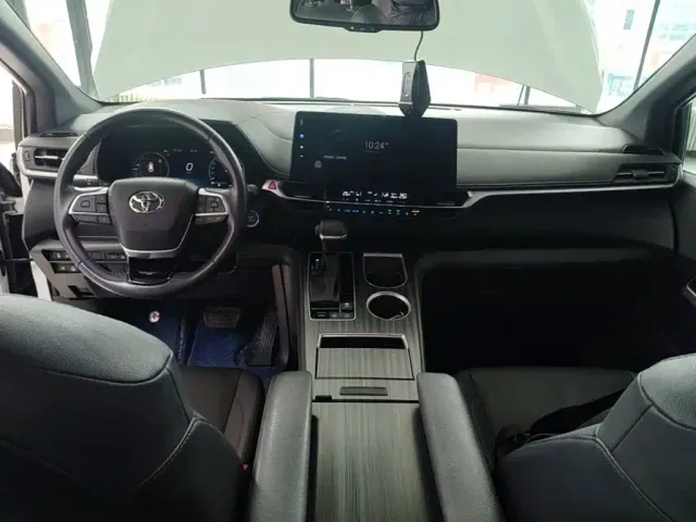 Toyota Sienna — Фото автомобиля 9