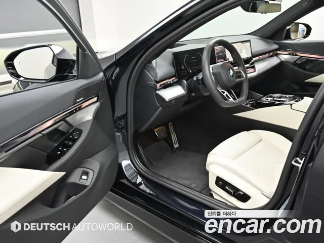 BMW 5 Series G60 — Фото автомобиля 11