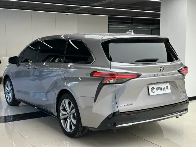 Toyota Sienna — Фото автомобиля 6