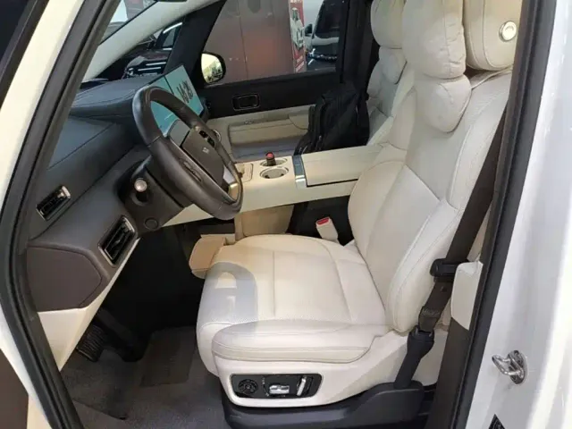 Li Auto MEGA — Фото автомобиля 14